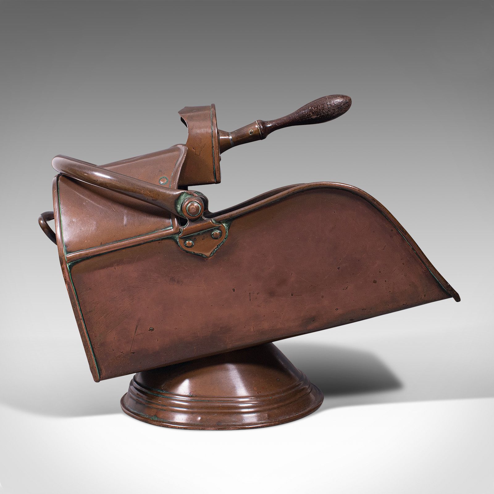 485.0 Antique Coal Scuttle, English, Copper, Fireside Bucket, Scoop, C.1880 photo