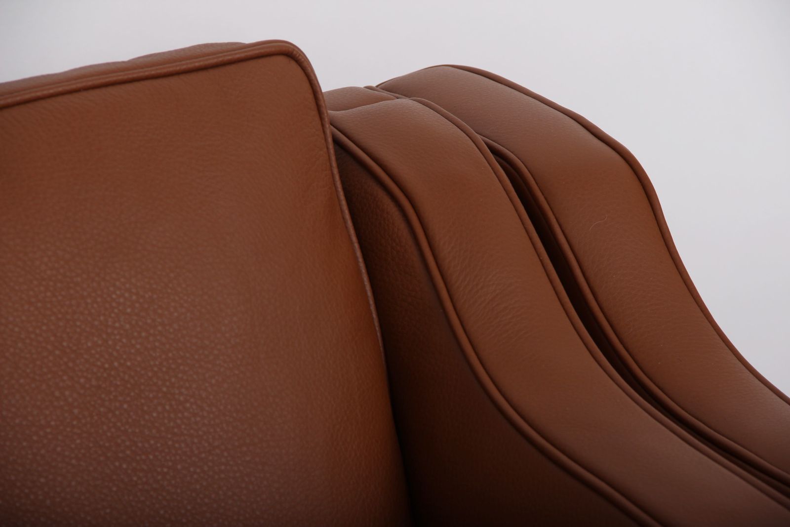 photo furniture Børge Mogensen, 3 Seat Modell 2213. Brown Leather. Restored.