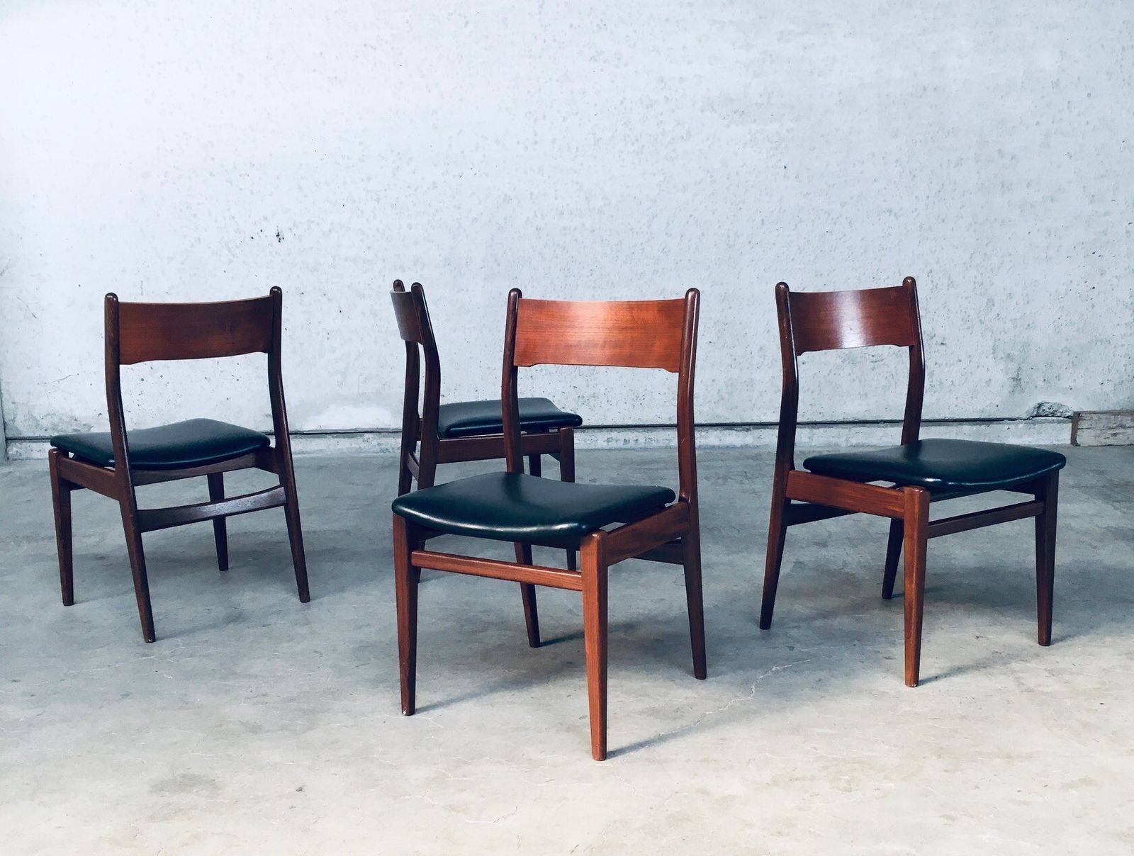 photo furniture Midcentury Modern Scandinavian Design Teak Dining Chair Set