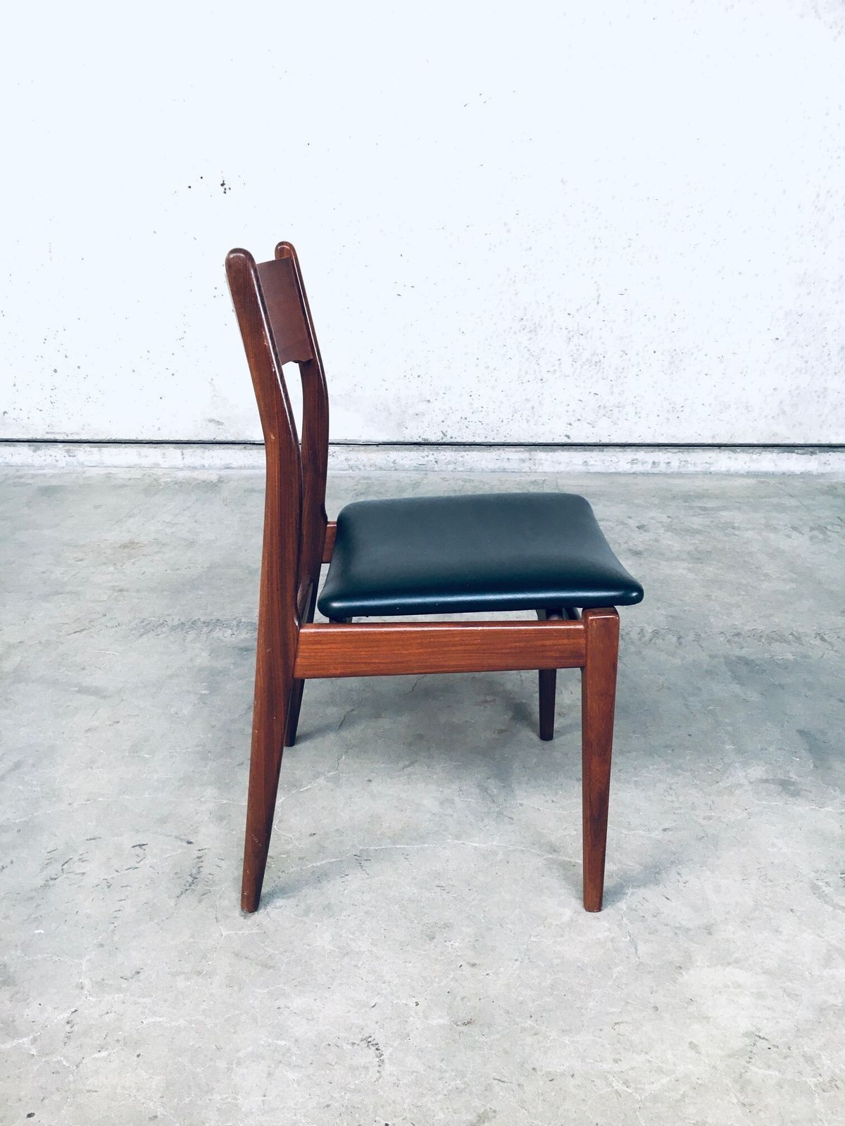 photo vintage Mid Century Modern Scandinavische Design Teakhouten Eetkamerstoelen – Set Van 4