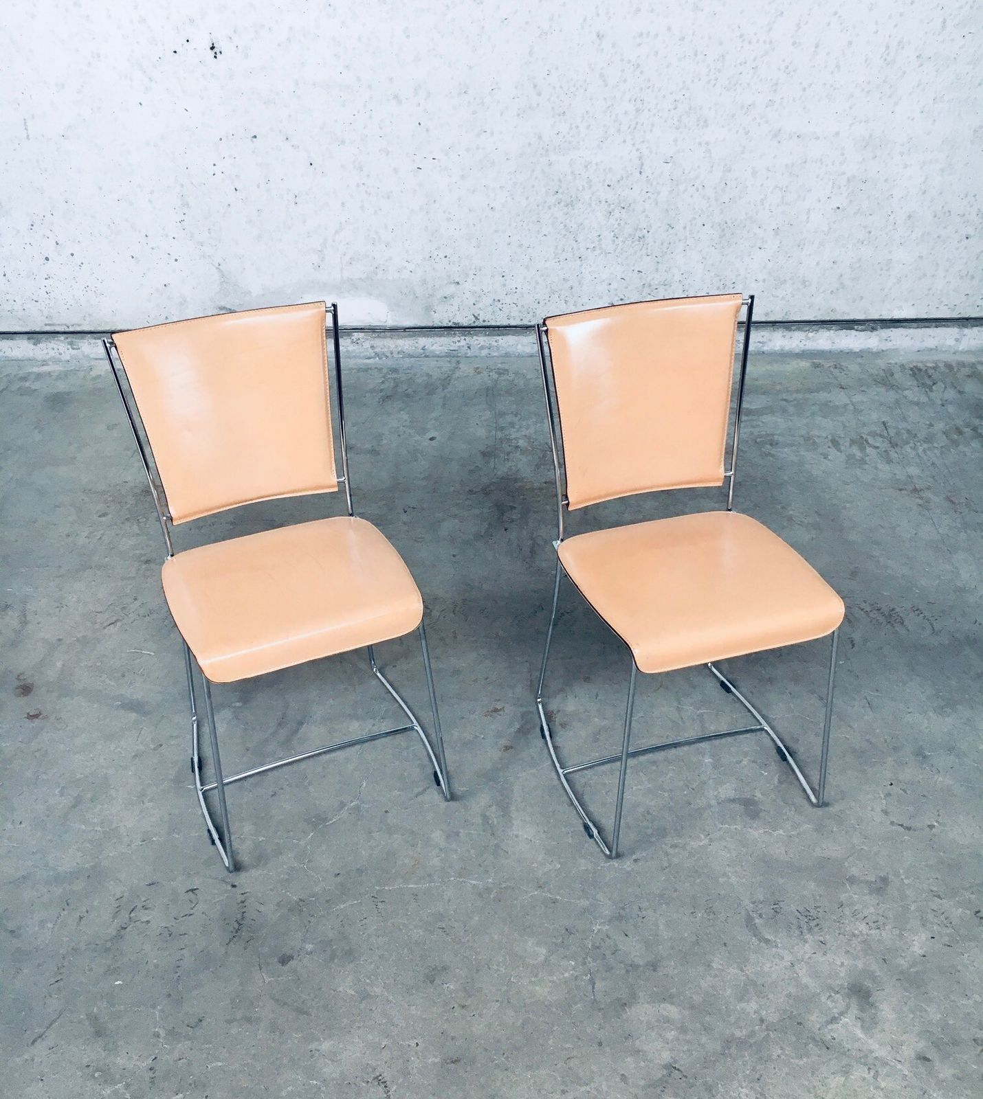 Postmodern Italiaans Design Lederen Eetkamerstoelen Van Segis, Italië, Jaren 1990 photo for sale