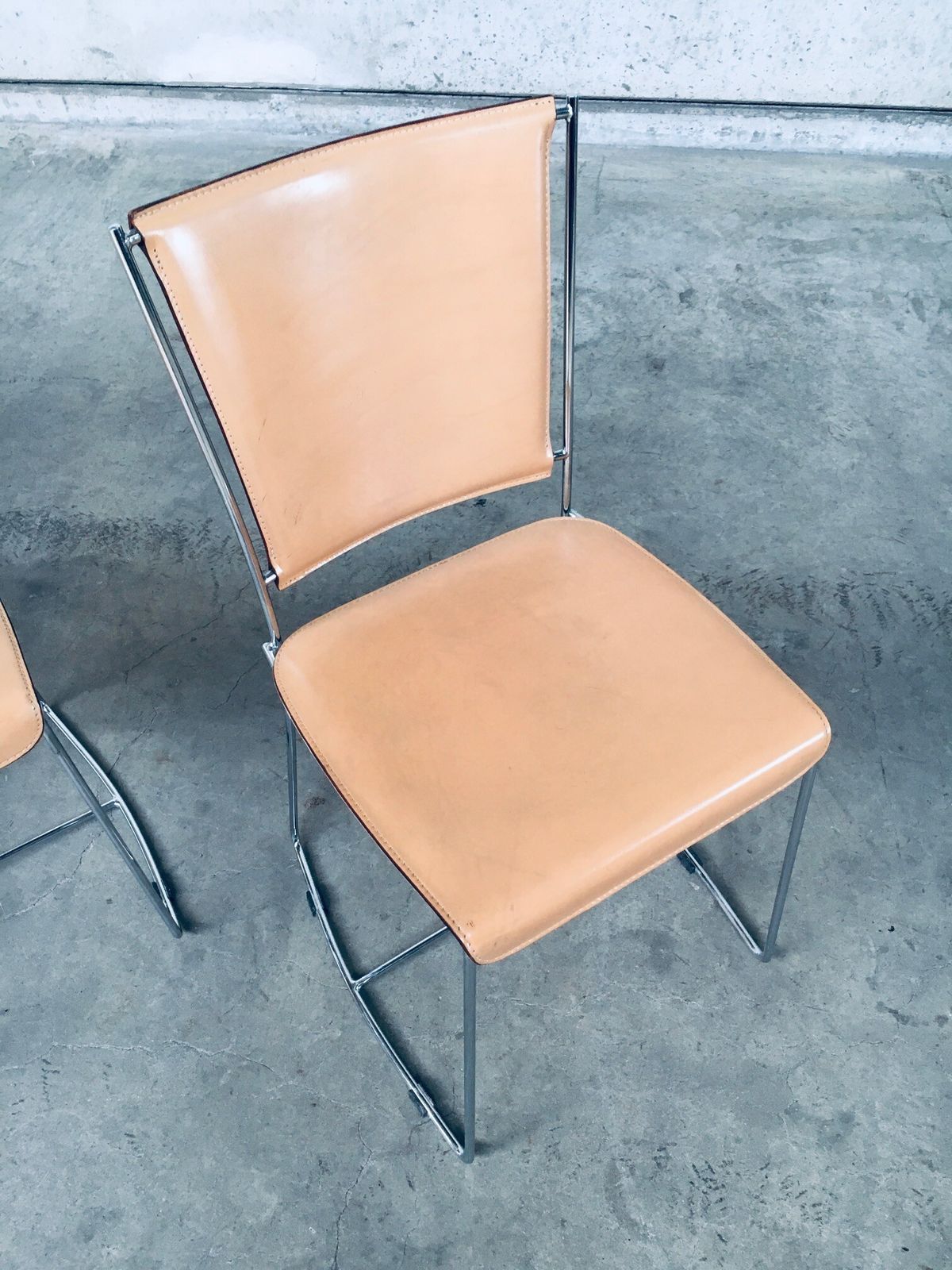 photo for sale Postmodern Italiaans Design Lederen Eetkamerstoelen Van Segis, Italië, Jaren 1990