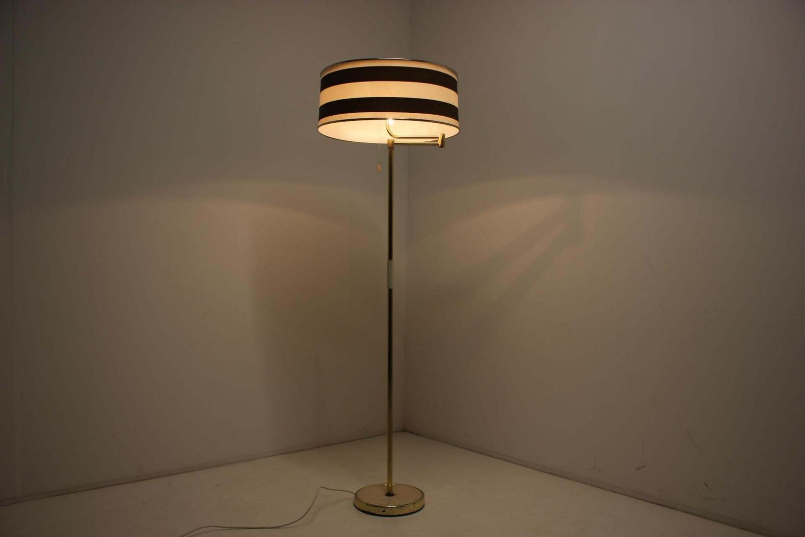 542.0 Mid Century Adjustable Floor Lamp 1970s photo
