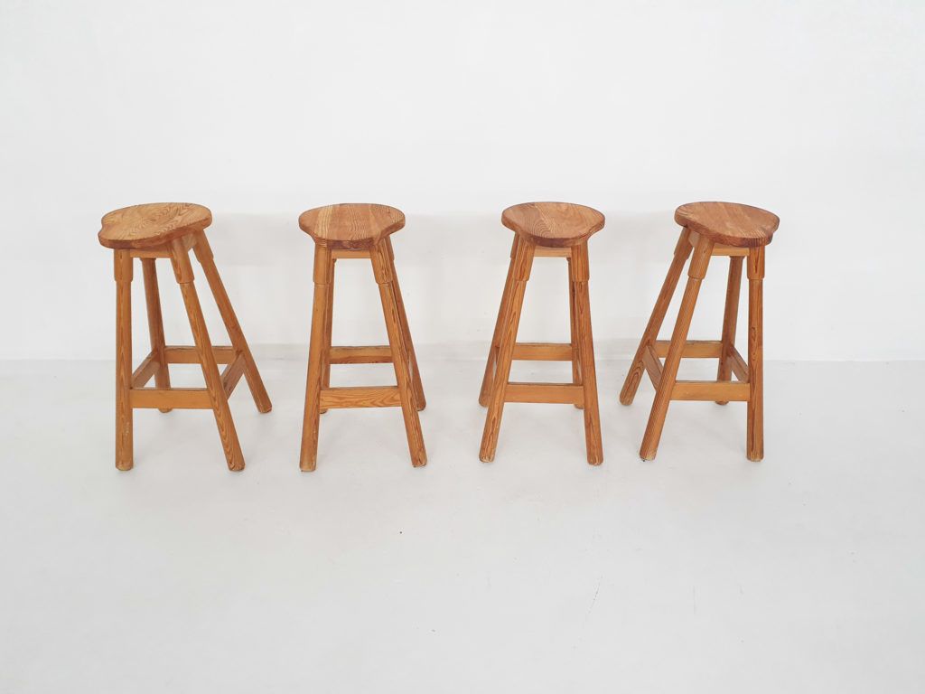 Scandinavian Modern Barkrukken Van Grenenhout, Ca. Jaren 1970 photo for sale