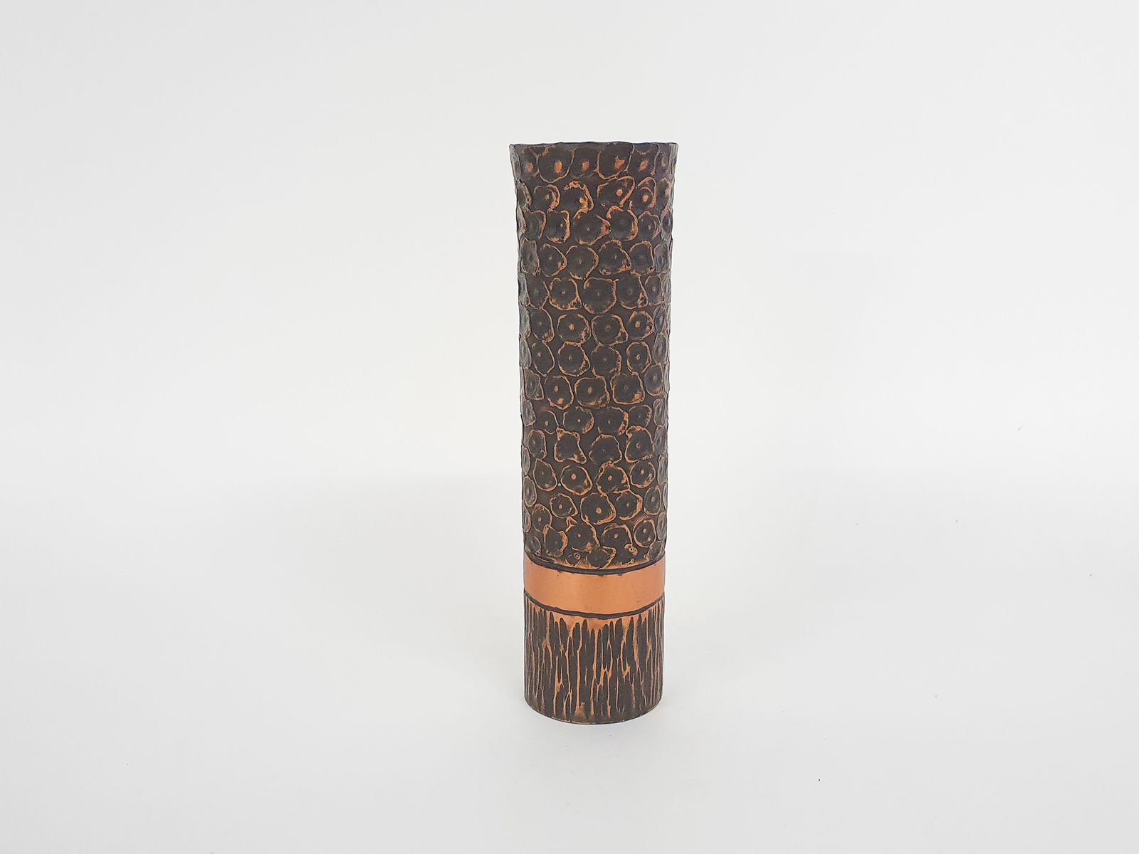 Zwaar Bronzen Vaas Met Koperen Details photo furniture