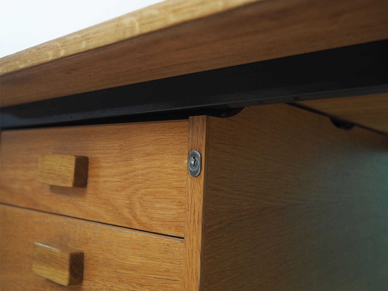 photo for sale Essenhouten Bureau, Deens Design, Jaren 1980, Productie: Labofa Møbler
