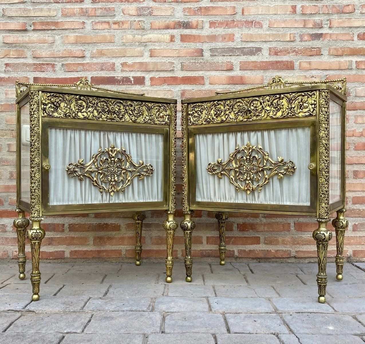 19th Century French Belle époque Bed And Vitrine Nightstands In Bronze, Glass & Iron, Set Of 3 photo vinterior
