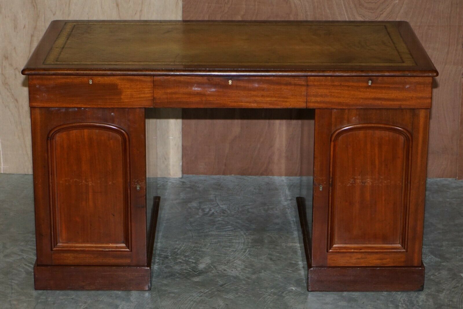 Sublime Antique Mahoany Pedestal Desk With Green Leather Writing Slope Drawer photo for sale