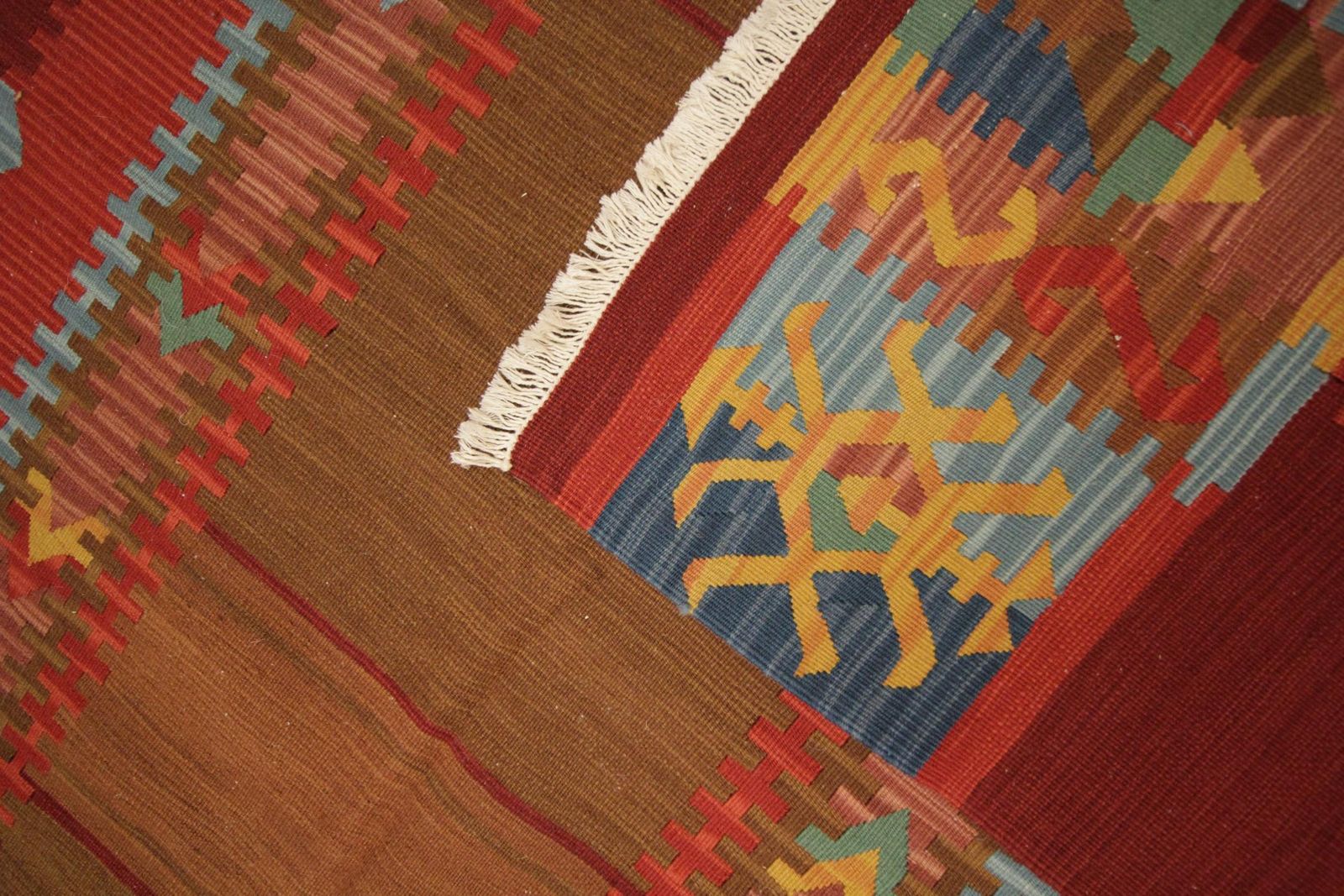 Modern Kilim Rug Traditional Carpet Red Kilims Wool Flatwoven Area Rug photo vinterior