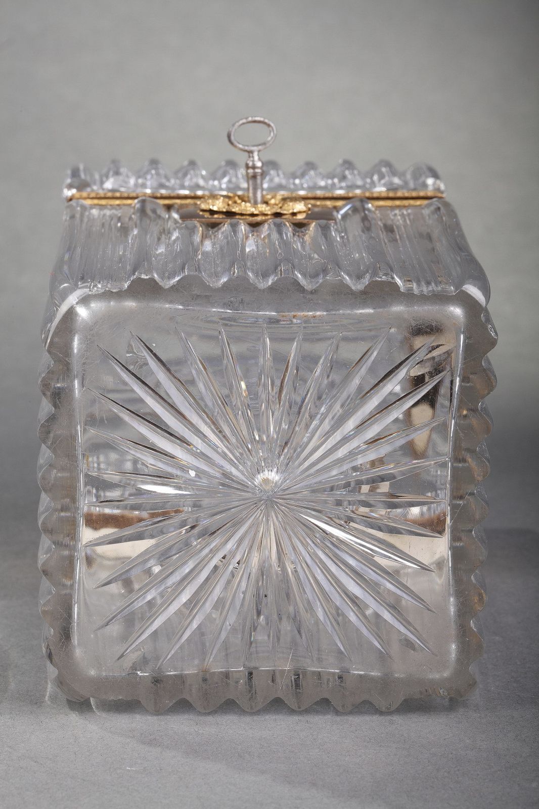photo vinterior Coffret en cristal taillé Charles X à montures en ormolu