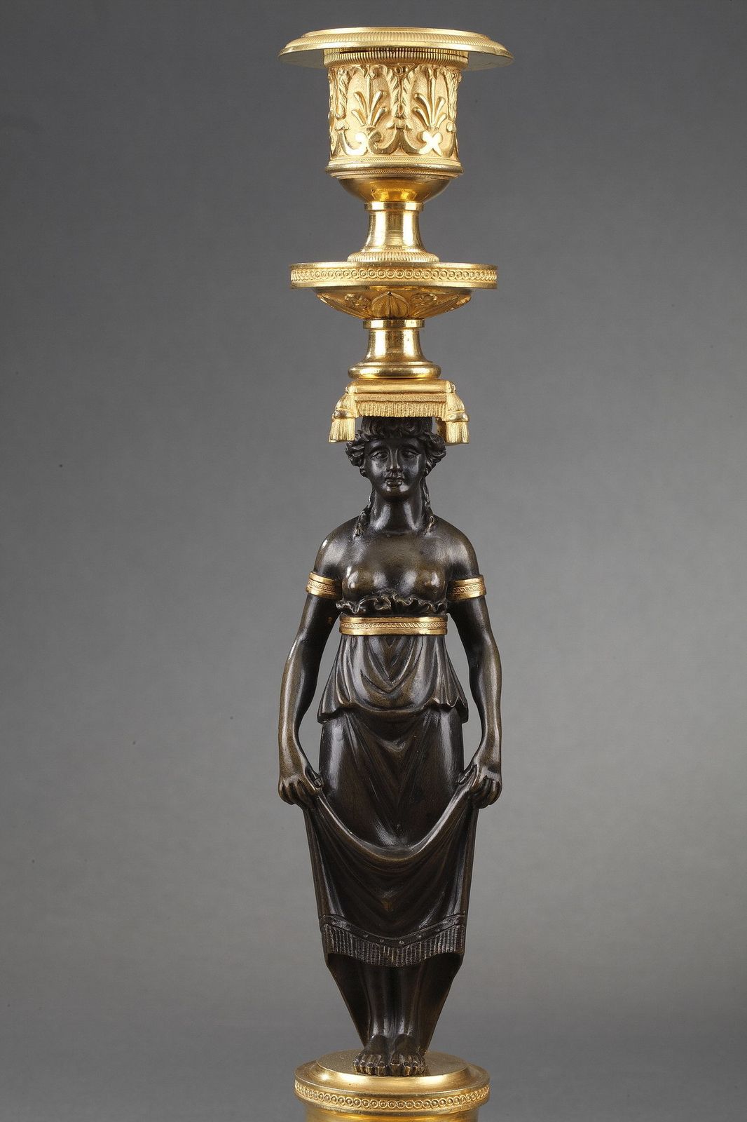 Paire de bougeoirs Charles X en bronze patiné et doré photo furniture