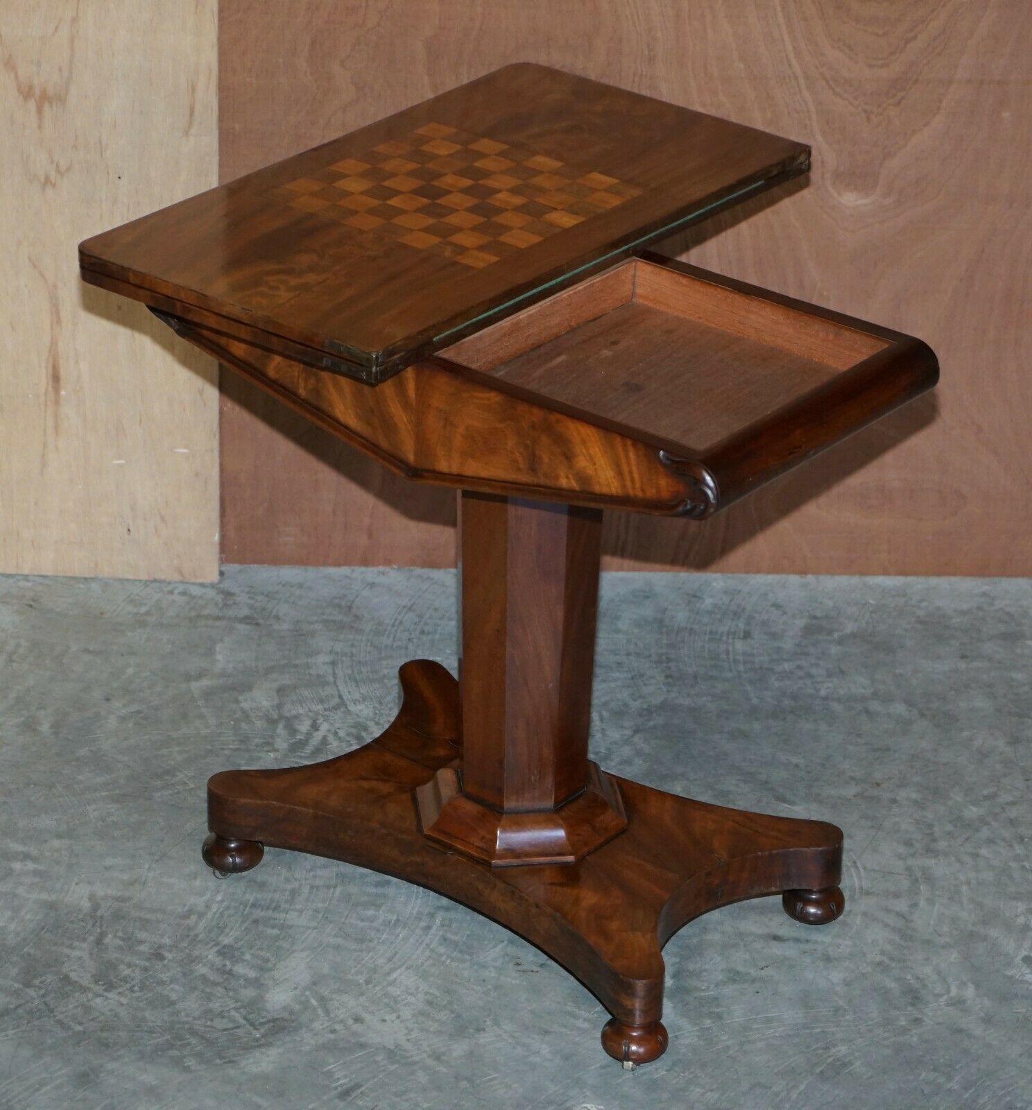photo furniture Rare William IV Circa 1830 Mahogany Occasional Table Chess Board Games Cards Top