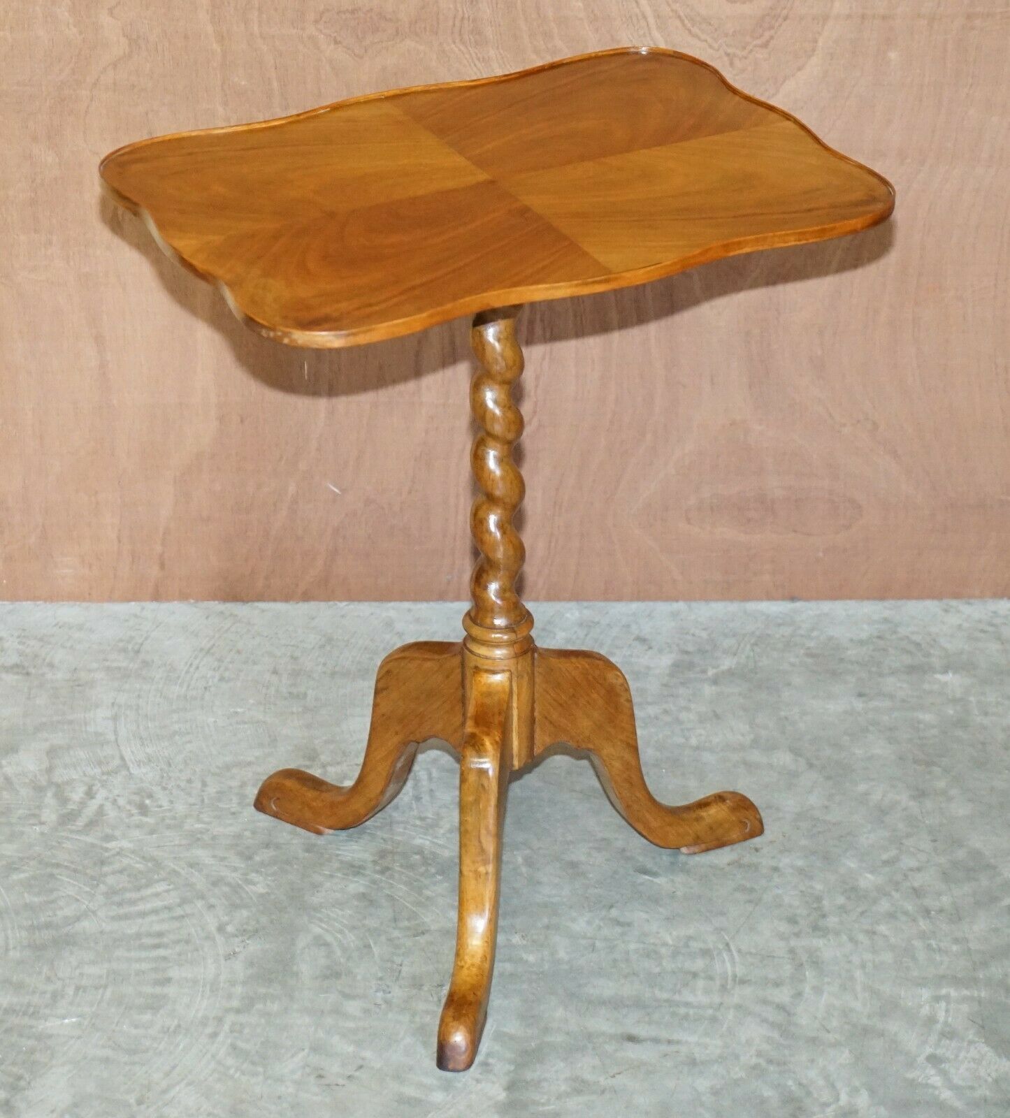 Lovely Antique Victorian English Walnut Tilt Top Side Occasional Tripod Table
