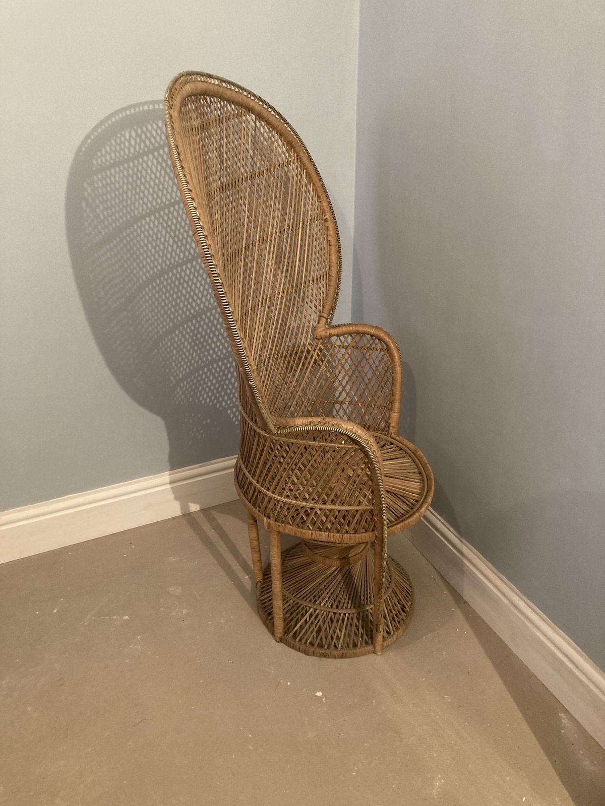 Original Mid Century 70's Boho Peacock Wicker Chair photo vinterior