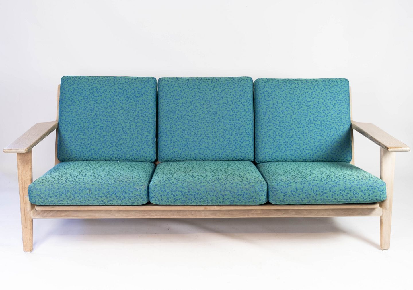 photo furniture 3 Seater Sofa, Model Ge290, In Oak And Blue Hallingdal Wool Designed By Hans J. Wegner In 1953 And Made By Getama In The 1960s.