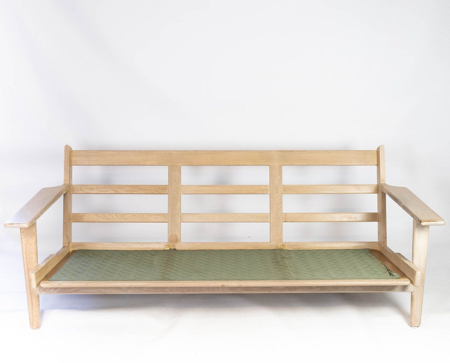 photo vintage 3 Seater Sofa, Model Ge290, In Oak And Blue Hallingdal Wool Designed By Hans J. Wegner In 1953 And Made By Getama In The 1960s.