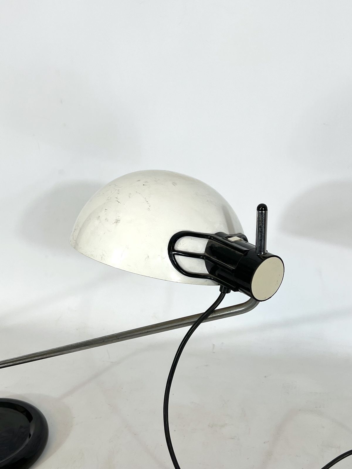 Harvey Guzzini, Chrome And Plastic Articulated Table Lamp photo vinterior