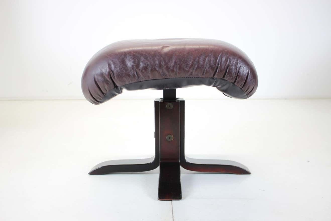 photo furniture Scandinavian Leather Armchairs / Lounge Chairs, With Footres 1970s, Finland
