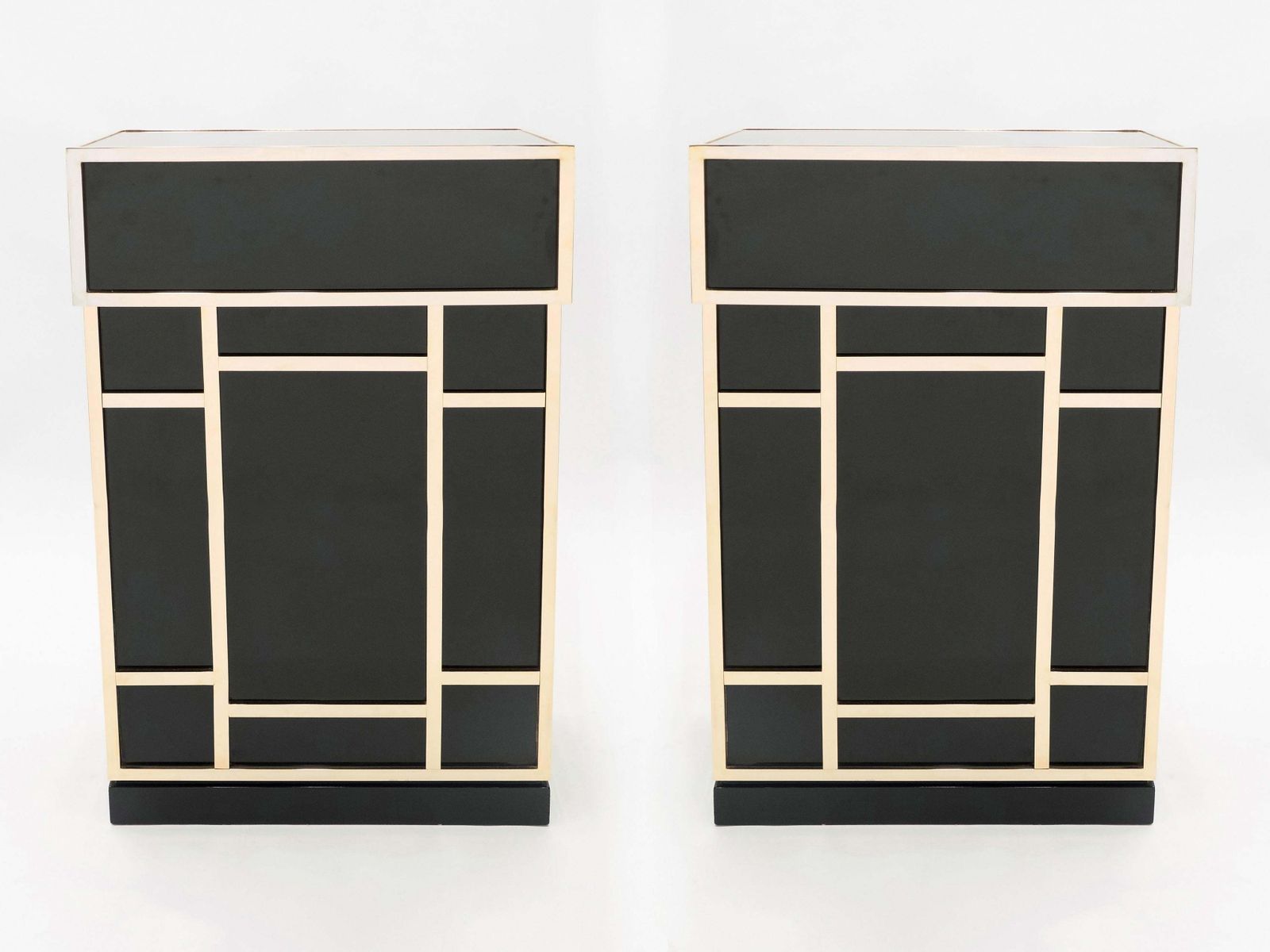 Paire d'éléments de bar Maison Jansen en laiton et laque noire, années 1970 photo furniture