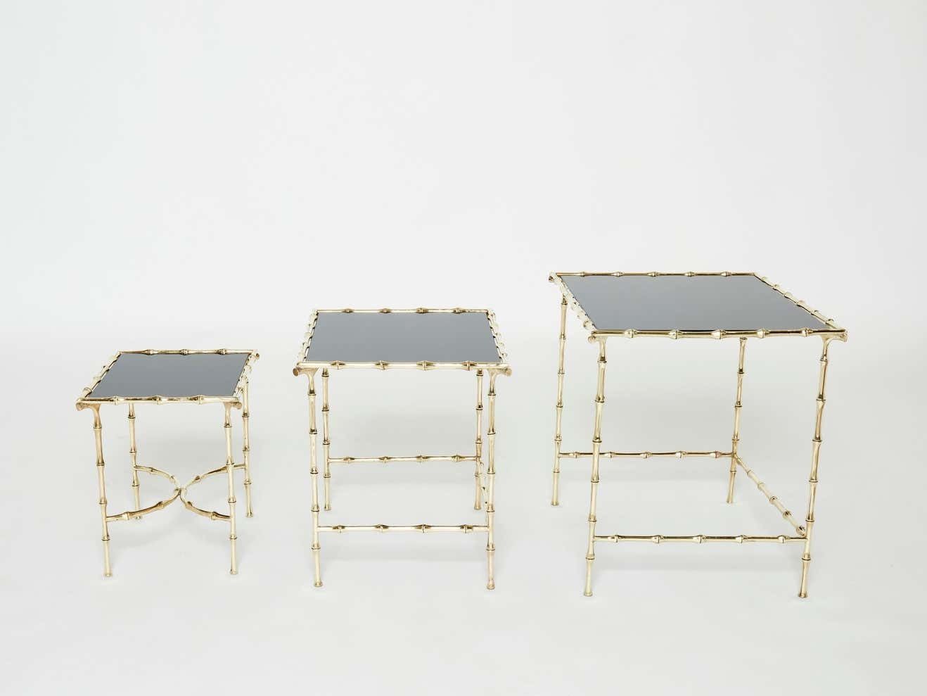 Tables gigognes Maison Baguès en laiton façon bambou, plateaux noirs, années 1960 photo buy