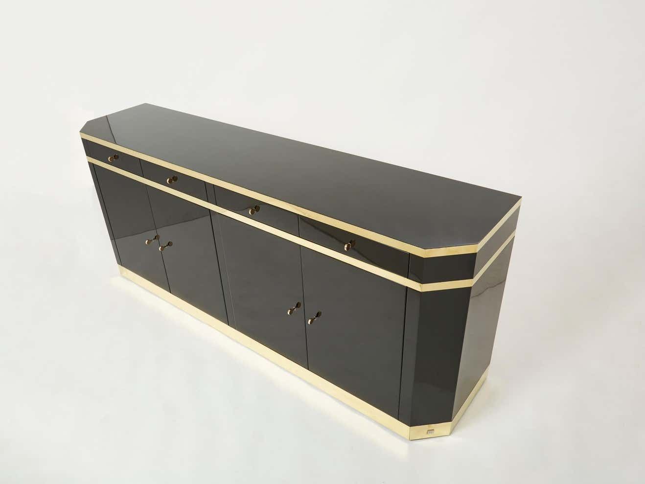 Mobilier Buffet en laque noire et laiton signé J.C. Mahey, années 1970 photo
