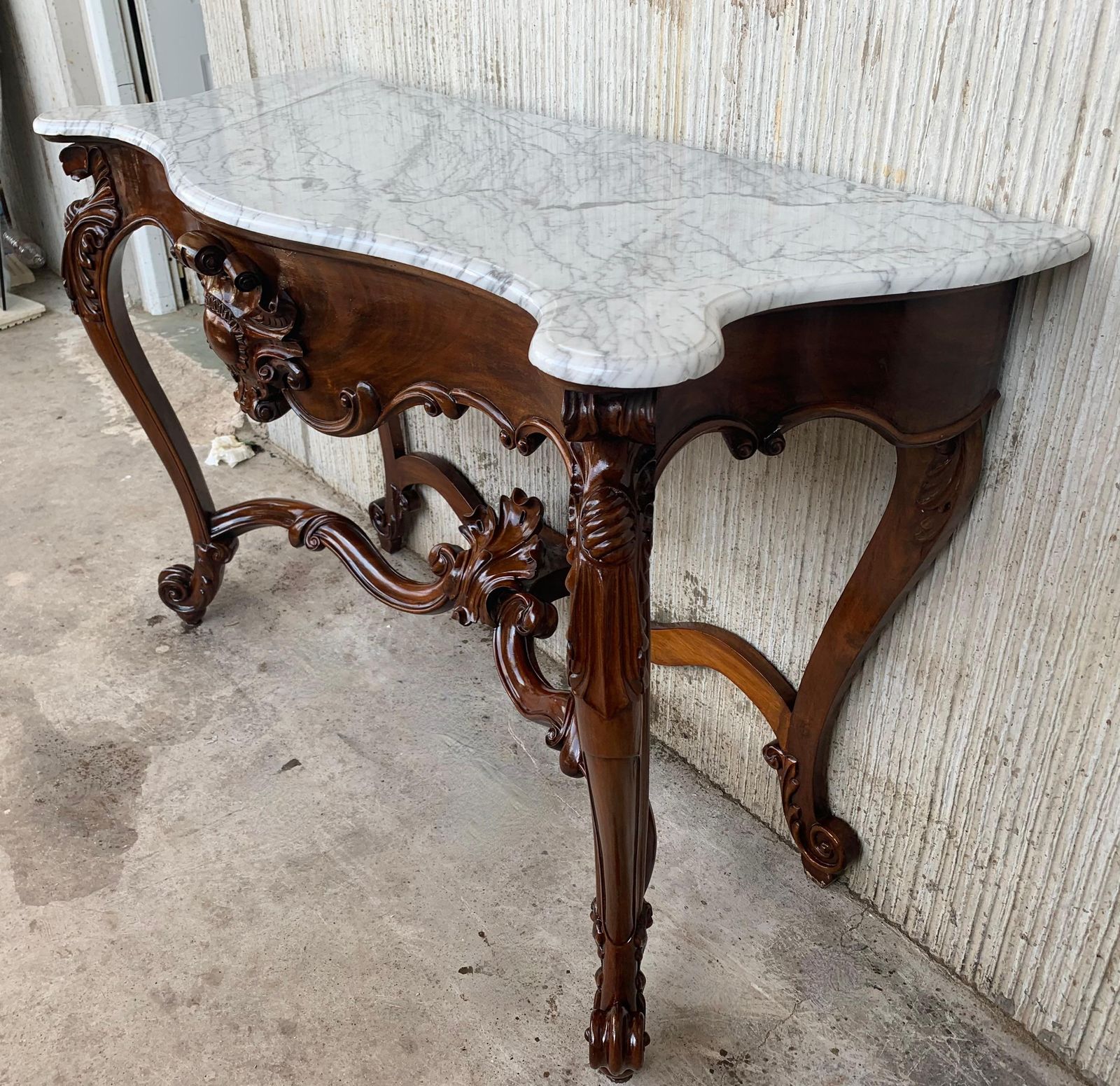 Console Régence française en noyer sculpté, plateau en marbre blanc, 2 disponibles photo vinterior