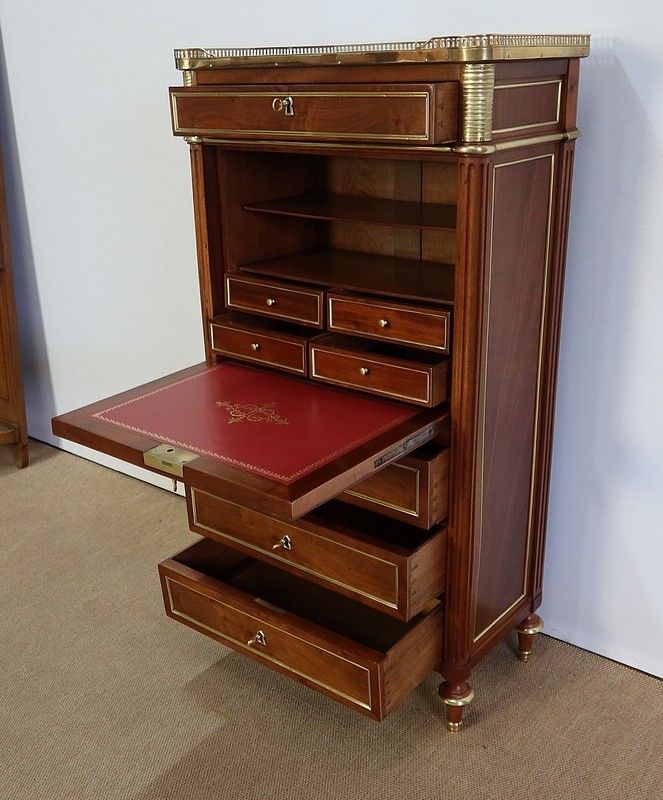 photo vintage Small Lady's Secretary In Mahogany, Louis XVI   Xviiith