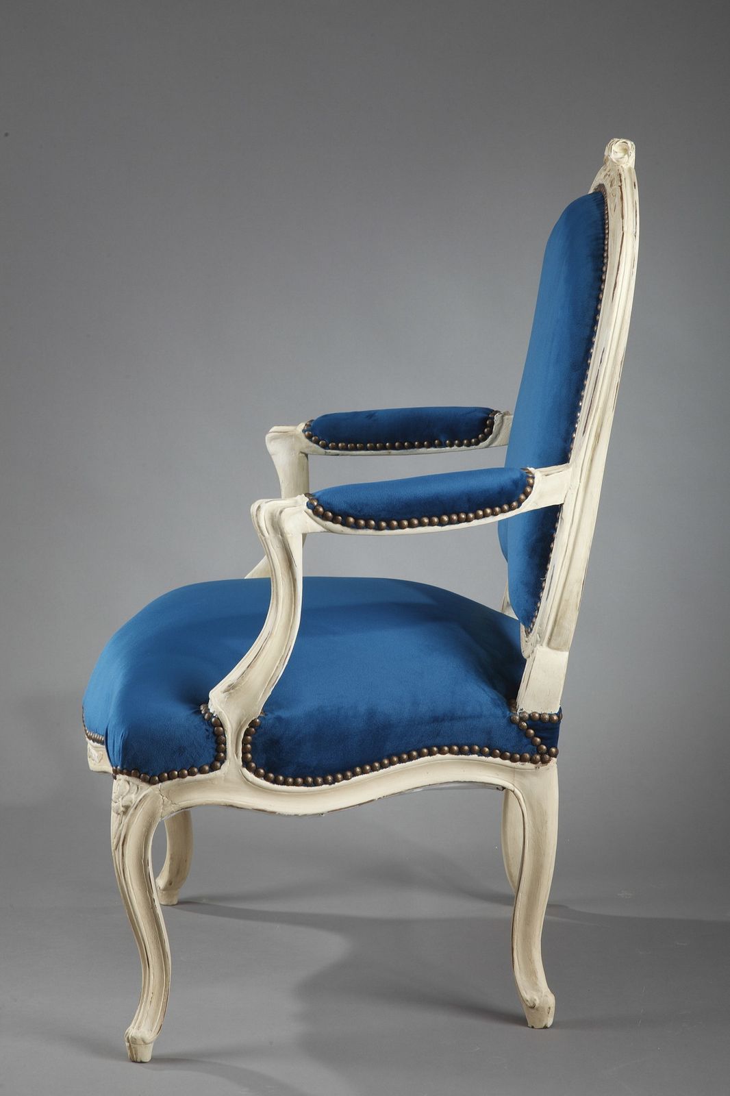 photo for sale Quatre fauteuils en velours bleu paon d'époque Louis XV