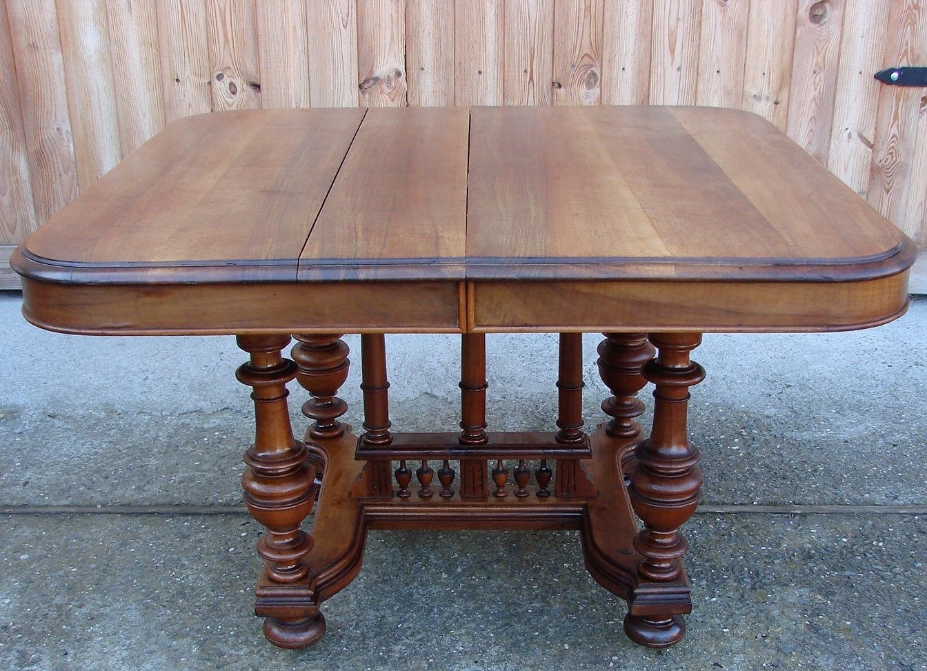photo vinterior Oak Table From The Turn Of The 19th Century.