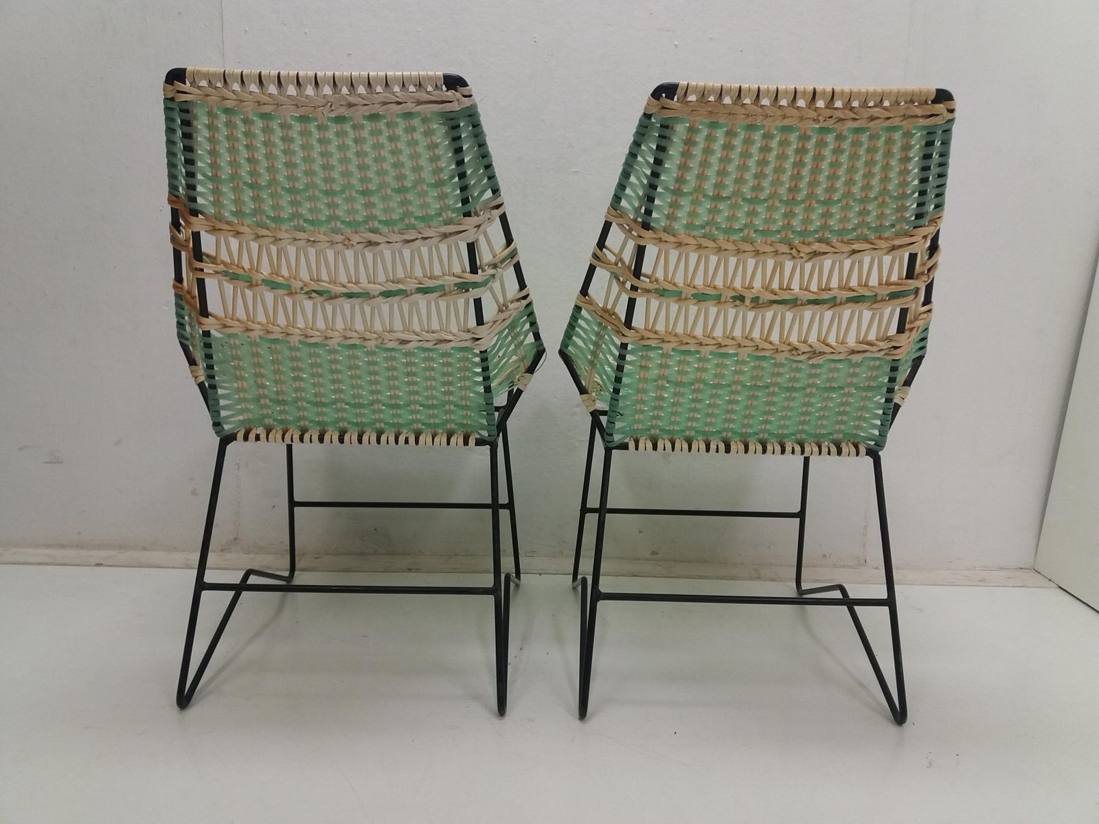 photo furniture Paar Gevlochten Fauteuils + Vertex Tafel, Tsjecho Slowakije, 1960