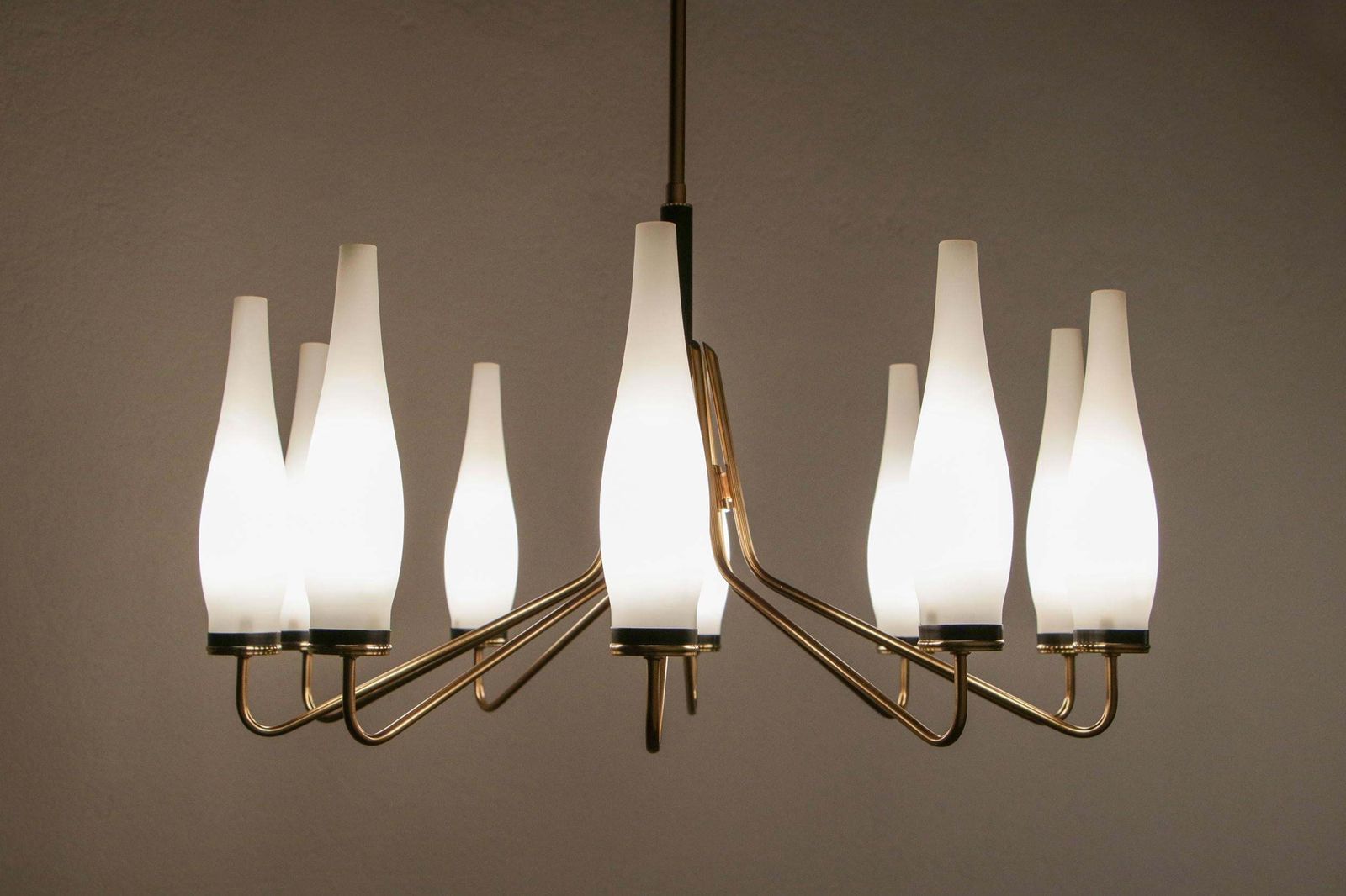 Italian Mid Century Modern Ten Lights Chandelier Attributer To Stilnovo, 1950s photo Lighting