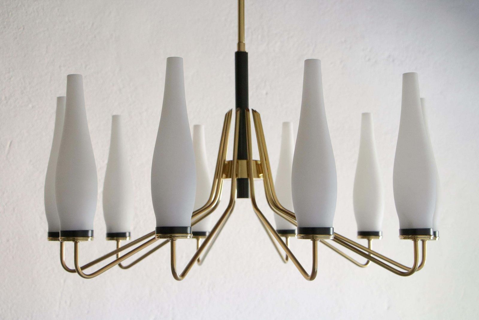 photo vinterior Italian Mid Century Modern Ten Lights Chandelier Attributer To Stilnovo, 1950s