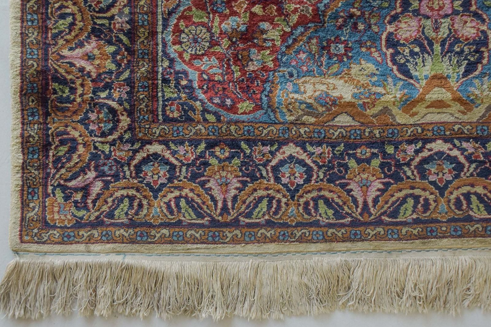 photo for sale Handgeweven Vloerkleed Met Pauwen En Leeuwen