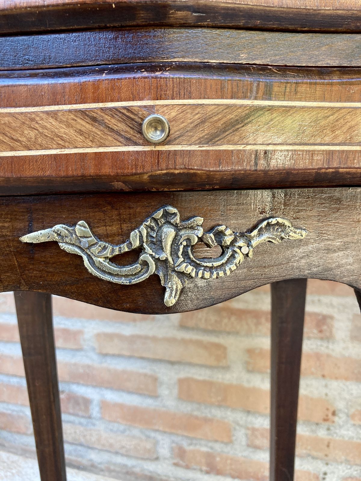 Paar Franse Louis XV Stijl Nachtkastjes Met Tulpenhoutfineer photo vinterior
