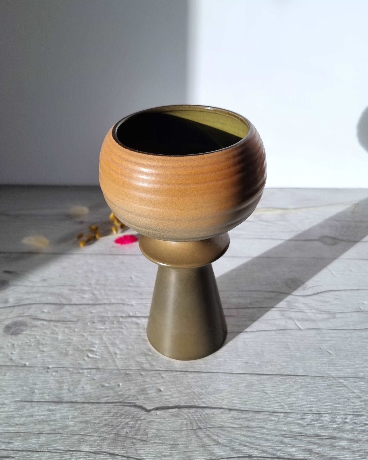 photo furniture Beswick Mid Century Atomic Influence, Modernist, Earth Tone Palette Stylised Ufo Planter, 1950s 70s
