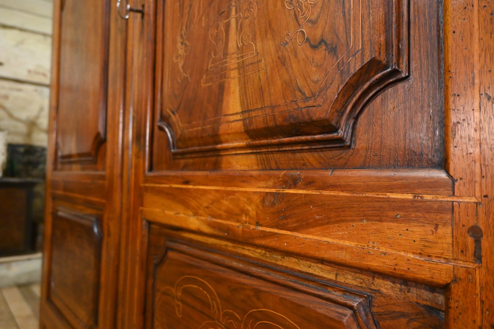 photo vintage Large 18th Century Spanish   Catalonian Armoire