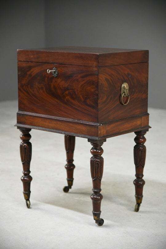 Georgian Mahogany Cellarette photo vinterior