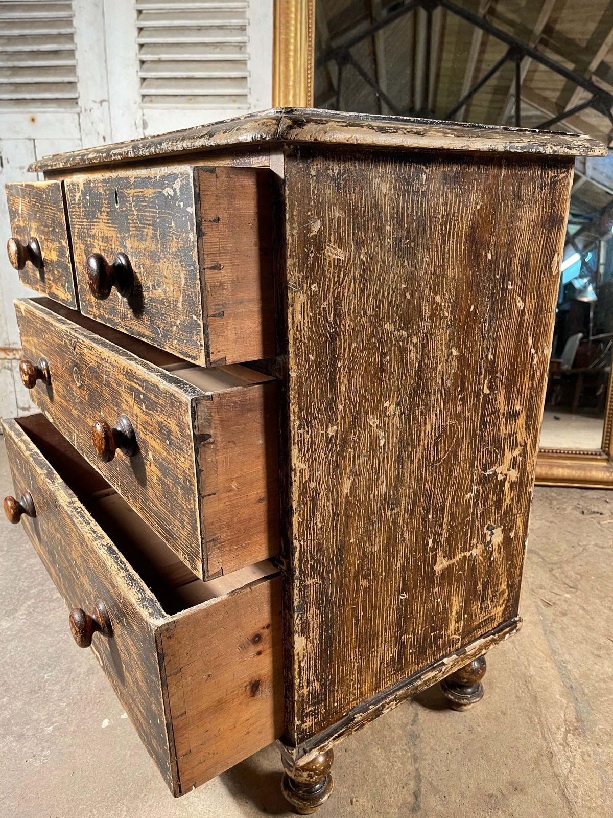 A Beautiful Antique Original Georgian Provincial Chest Of Drawers Circa 1830 photo vinterior