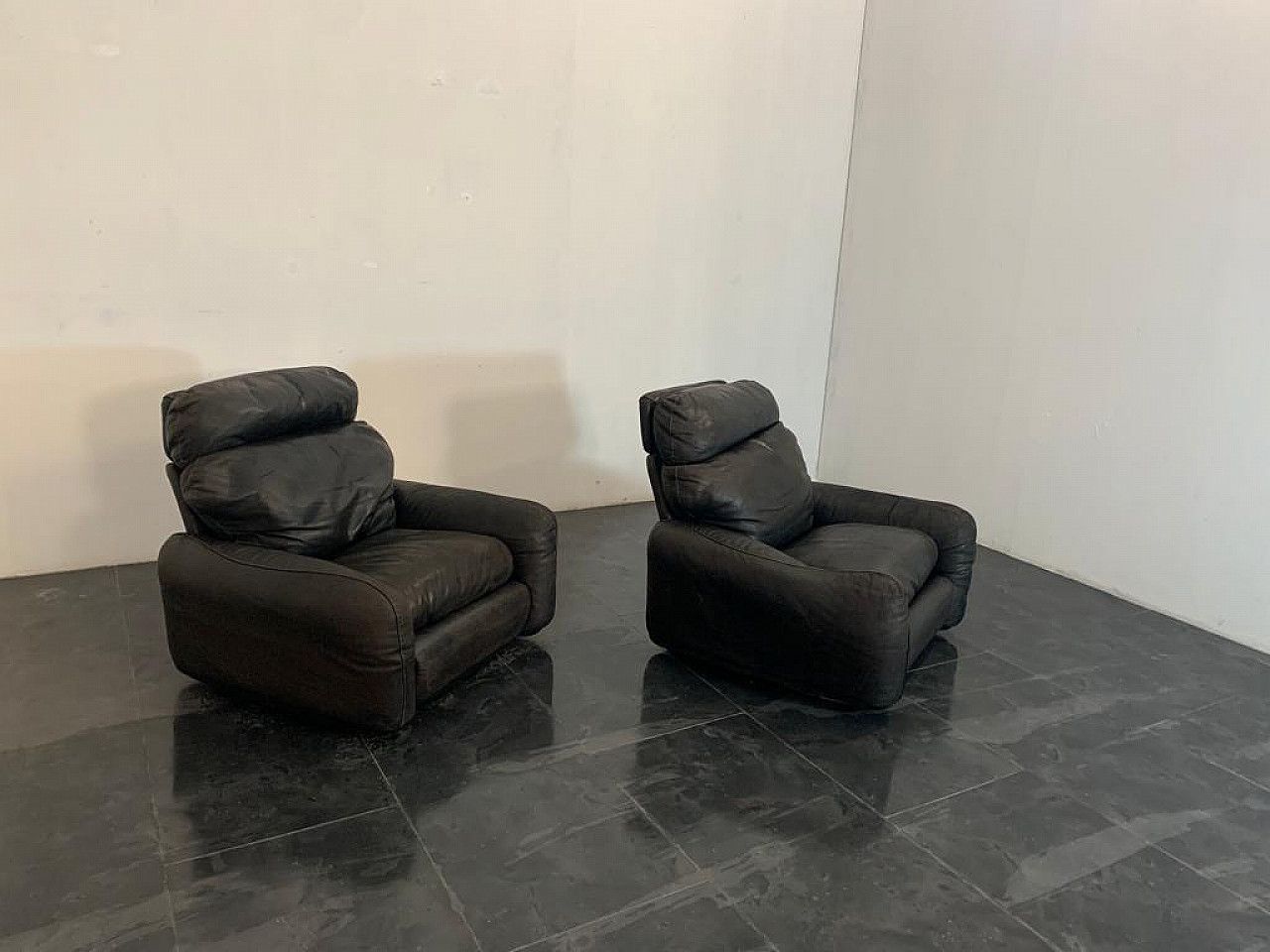 Pair Of Leather Armchairs By Arrigo Arrigoni For Busnelli, 80s photo furniture