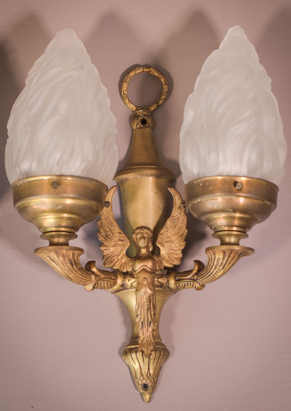 photo furniture Klassiek Paar Wandlampen Met Engelen