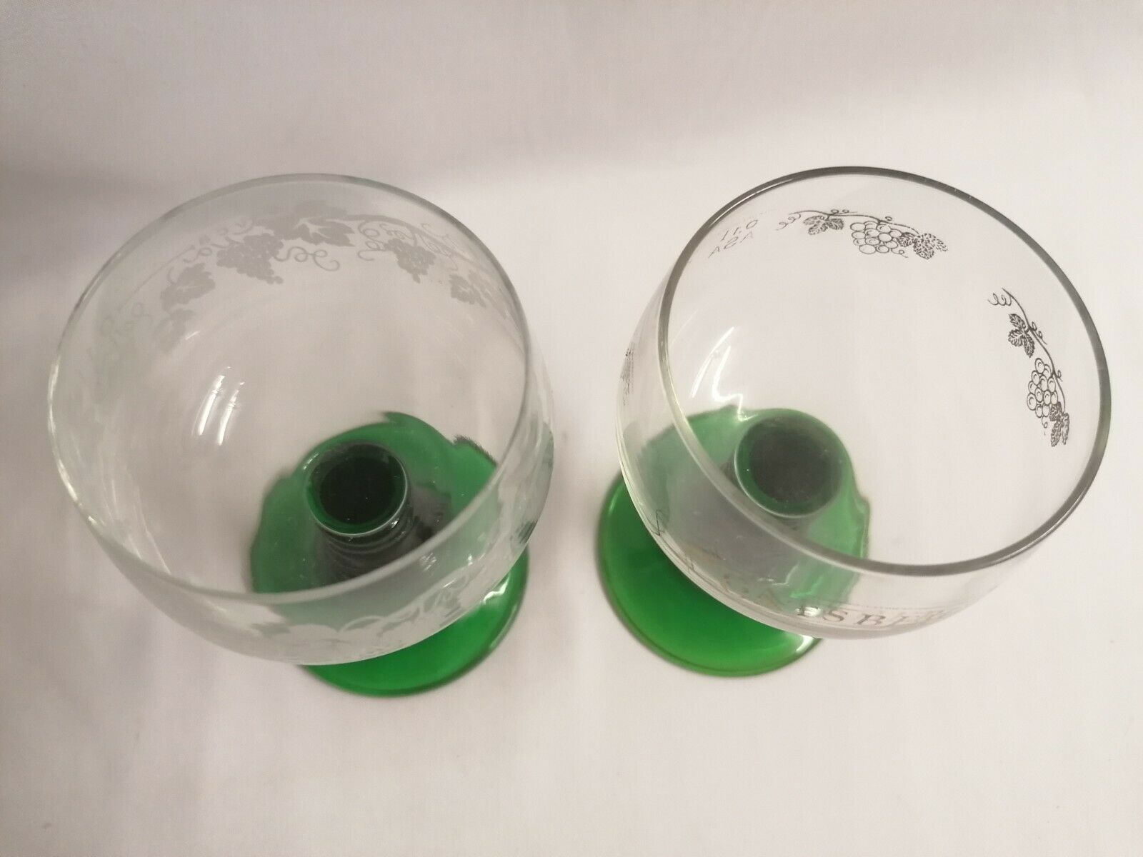photo for sale Vintage Set X 1 Dark Green Gatsberg + 1 Clear Glass White Grapes Pattern Wine