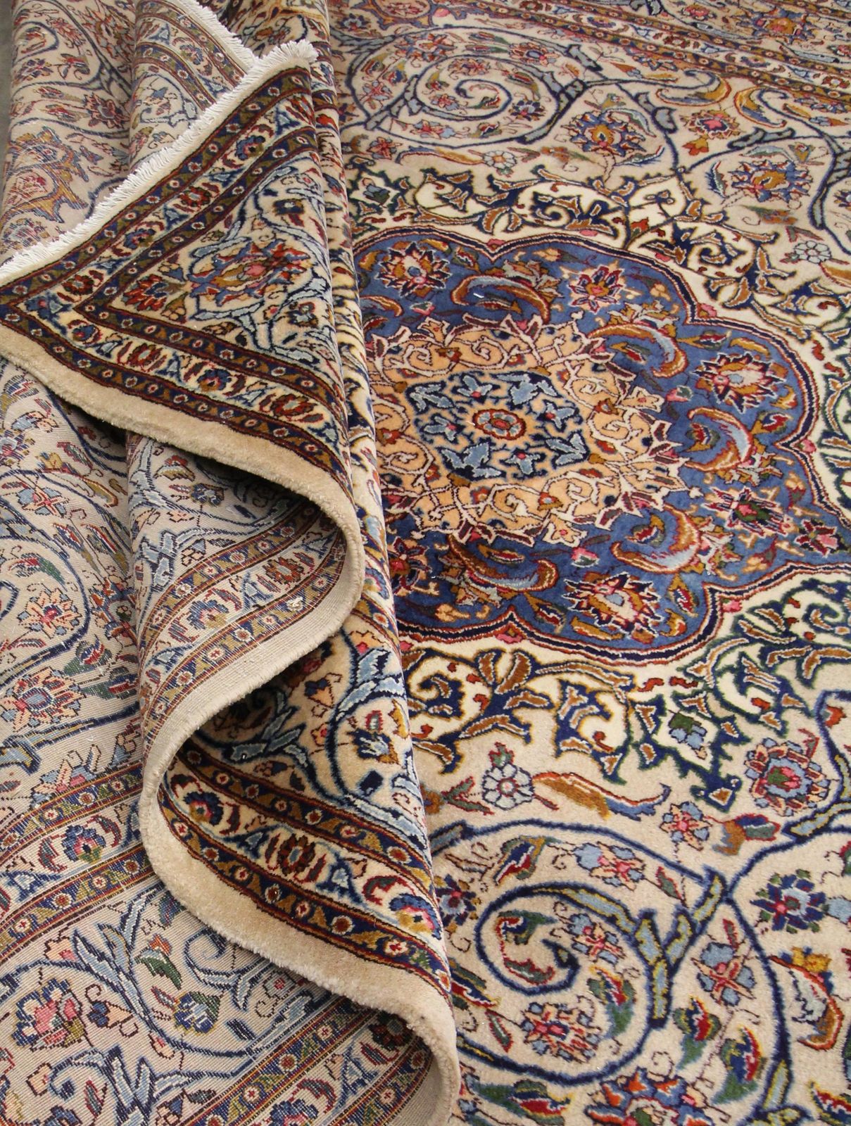 photo for sale Handwoven Oriental Area Rug Traditional Ivory Living Room Rug  290x390cm