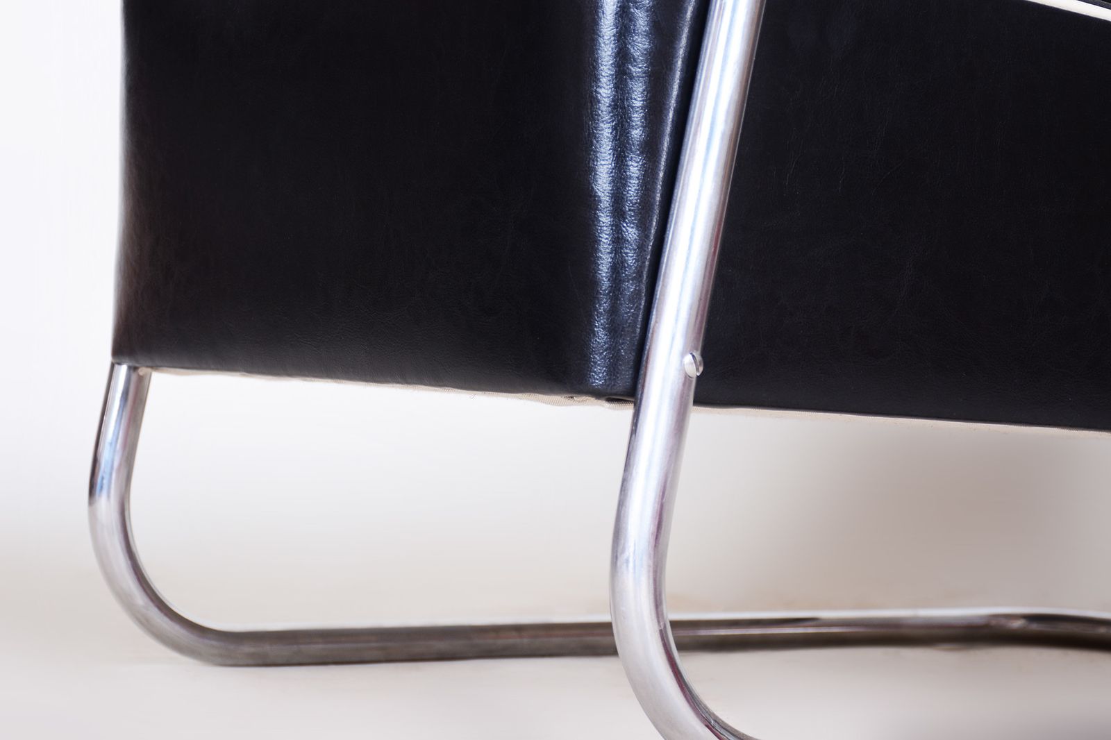 Black Leather Armchair   1930s Czechia, Made By Mucke Melder And Fully Restored photo vinterior