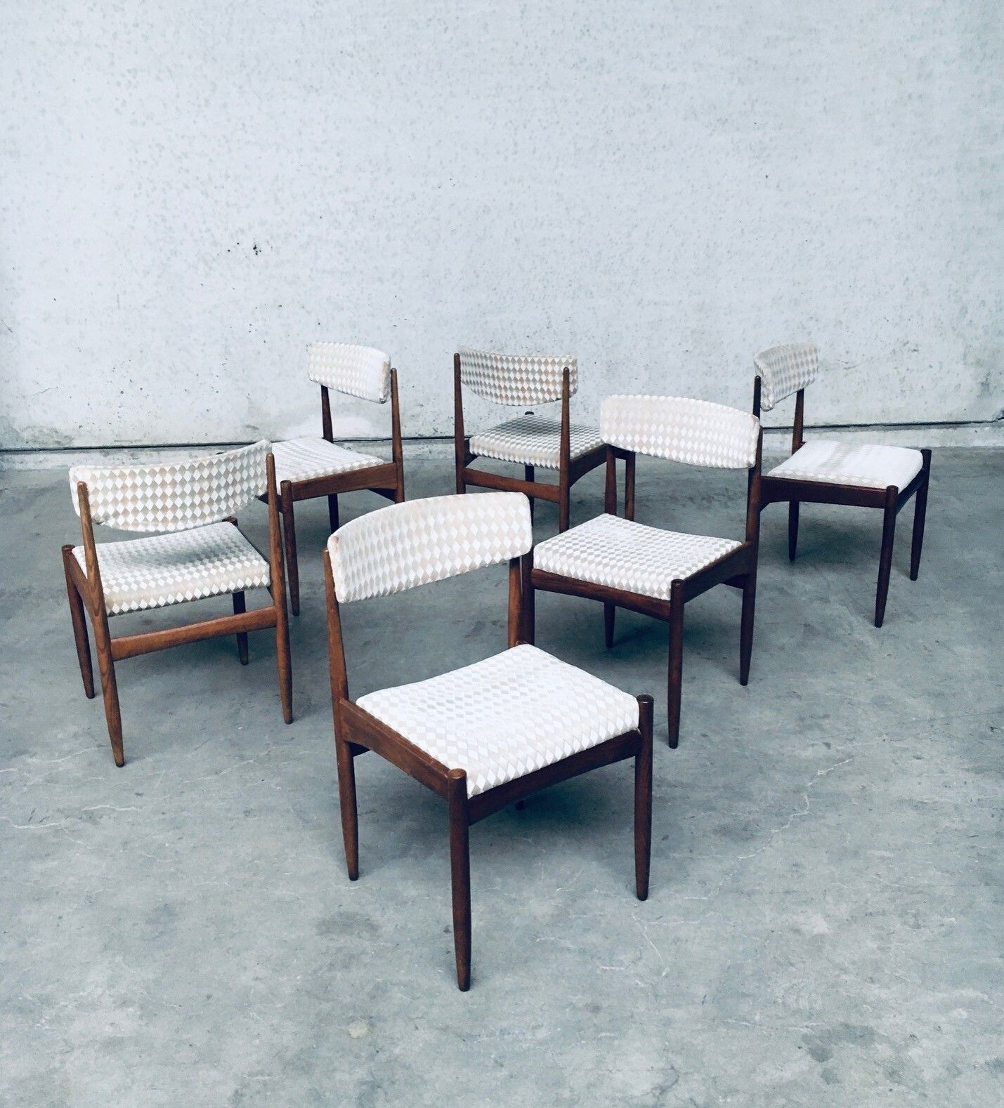 Mid Century Modern Scandinavisch Design Teakhouten Eetkamerstoelen, Ca. Jaren 1960 photo vinterior