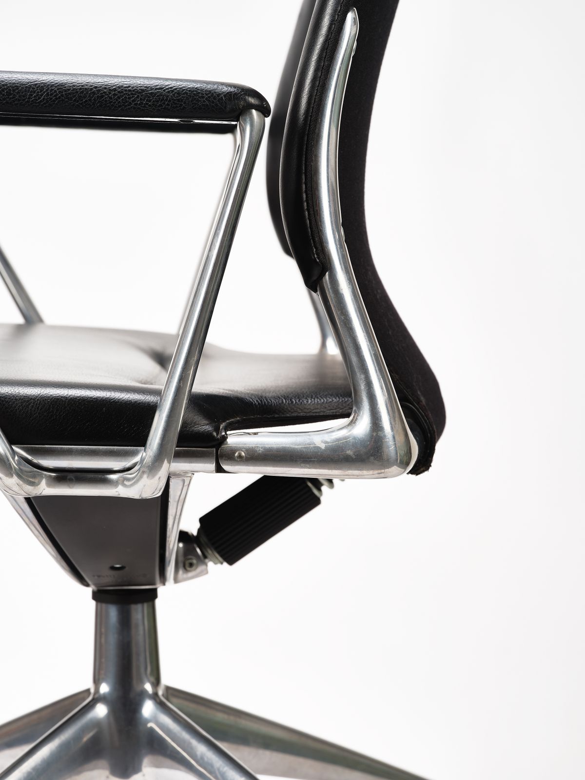 1295.0 Black Leather Vitra Meda Conference Office Desk Chair By Alberto Meda, Circa 2000 photo