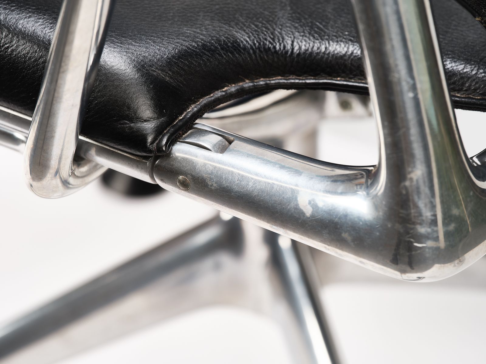 photo vintage Black Leather Vitra Meda Conference Office Desk Chair By Alberto Meda, Circa 2000