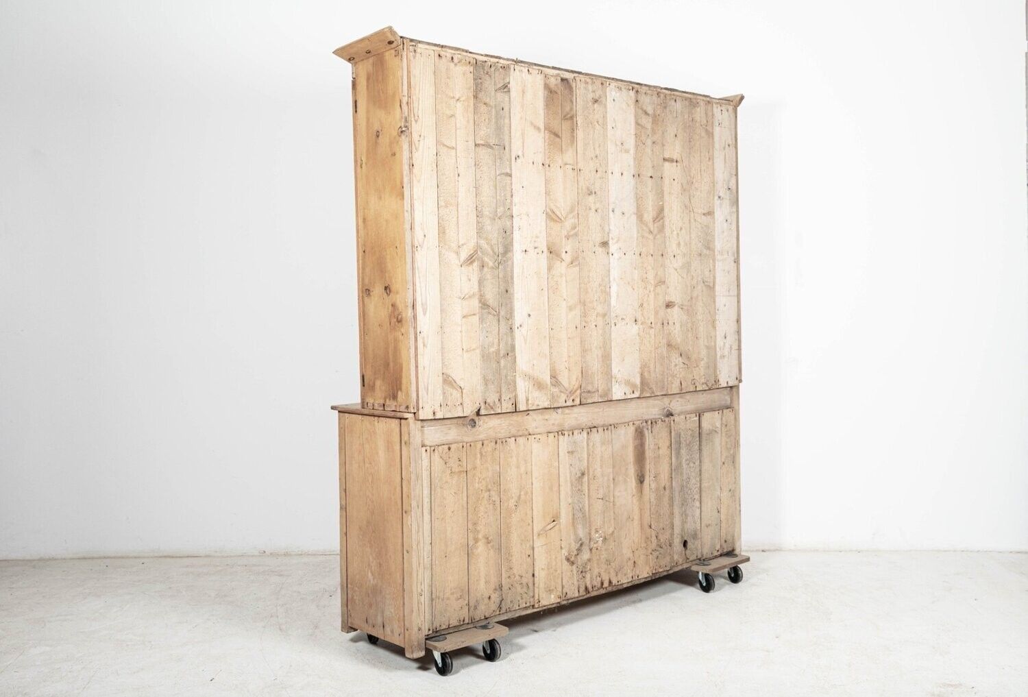 5950.0 Large 19thc English Glazed Inverted Breakfront Pine Dresser photo