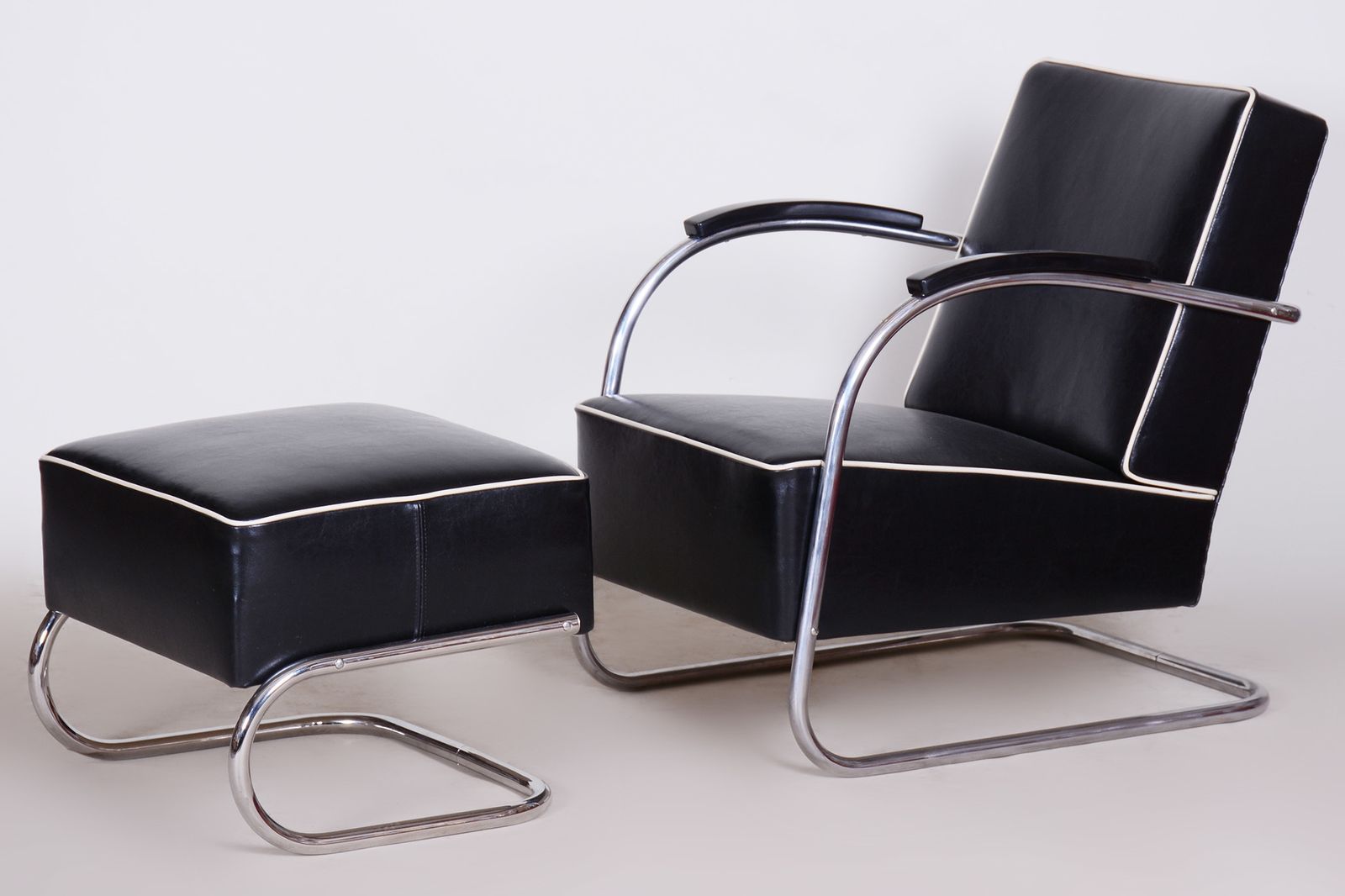 Black Mucke Melder Armchair Set   1930s Czechia