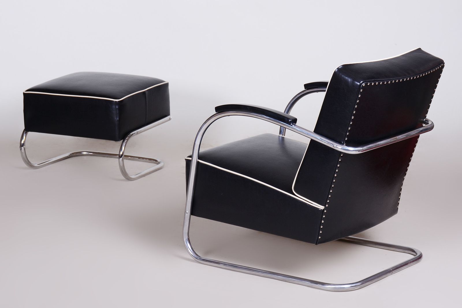 Black Mucke Melder Armchair Set   1930s Czechia photo vinterior