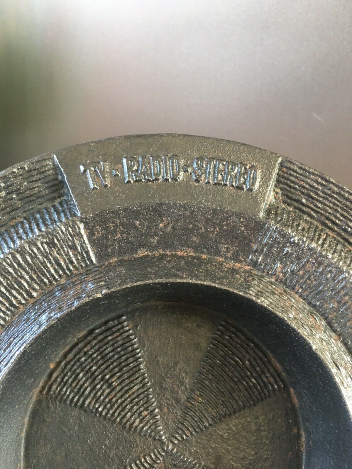 C1948 70 Crown Electricals Japan Cast Iron Stereo Tv Radio Advertising Dish Bowl photo vinterior